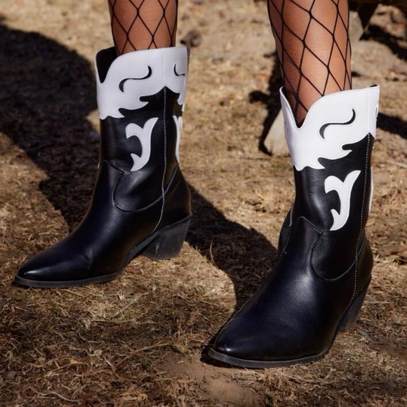 Two Tone Western Black & White Cowboy Boots - Picture 5 of 5